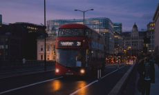 深切感受到自己年少时缺少勇气而产生懊悔的句子