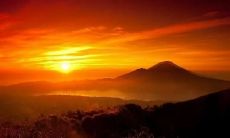 青春唯美的句子：最美好的时光里闪耀着青春的光芒，让我们珍惜这一刻的青涩与美好