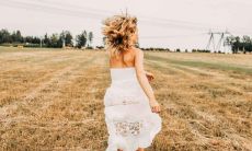 无法舍弃的伤感情句：试图挽留却深陷心酸之中