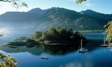 人生境界的哲学思考和启迪：凝视生命感悟，体验内在力量的千姿百态，从中获得深刻的智慧和感悟，助力成长与进步