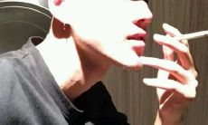 经过岁月洗礼，男生变得高冷成熟，散发出的句子仿佛凝聚了他所有的经历和思考