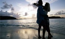 如何用性暗示的话语撩拨男人，让他们对你无法抗拒，并且向你倾注爱意？