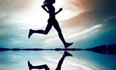 不断持续的正能量句子坚守不离，提升内心力量的行动信条