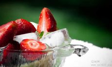 用创新的方式演绎名言警句，从而解读生活的点滴小事