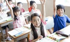 勉励班级前进的启示语：探讨班级的座右铭，激励学生面向未来奋发前行