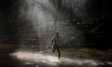 表达失望情绪的长句子 - 描述对愧疚或不尽负责的个人所感受到的深刻失望和不满的词组