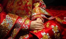 让女儿婚嫁离愁的残酷现实：痛心的嫁妆、惦念的远方和无尽的牵挂