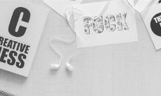 从午安问候语到爱情之间的情感发展历程