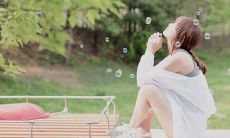 2 0 2 1 年 朋 友 圈 最 新 动 态 分 享：有 趣 的 生 活 经 验、感 性 的 独 白 与 深 刻 的 思 考 ！