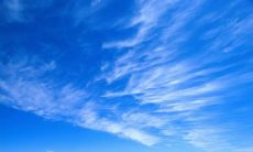 以更迫切，更强烈的方式表达“我感到我内心被烦躁不安所笼罩”的句子