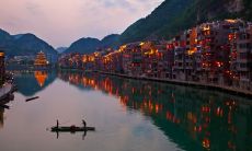 探讨旅游对个人心境和文化交流的影响：从对自然景色和历史文化的感知到跨文化交流的积极价值