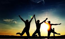 用比喻表达深厚友情的极具感染力的句子