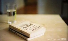 如何在朋友圈分享感人的友情句子,以表达对好友的深情厚谊?