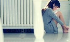 独自思念远方挚爱，撕心裂肺的痛楚如针扎般刺痛心灵