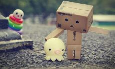 女生唯美伤感网名：没有心没肺〃尽管你伤害，我依旧自由随性，不萌不媚不撒娇