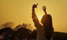 可以采用的简单励志句:持之以恒,追求卓越!