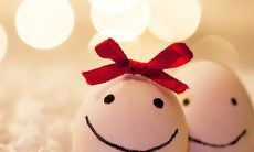 常见的英语问候语，包括日常使用的和正式场合下的，以及一些历史文化背景相关的，总结汇总成一篇文章