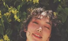 女性低调发布她们自拍照片的文字对社交媒体的影响及其所传递的信息