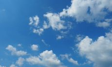 精美写景：充满生机的蔚蓝苍穹与洁白云霄所构成的美妙表情