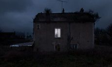 在没有太阳的情况下，世界变得冰冷彻骨，毫无温暖可寻