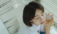 从幼年到成年的生活中,姐妹兄弟之间的亲情是无法言语描述的至深之情