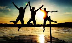 激赏友谊,浓厚感情,道义相扶,互助共赢的深情友谊表达方式