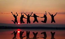 叙述古今众多赞美友谊的名言和格言，捧上善意交流和相互支持的珍贵情谊！