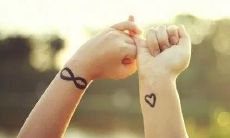 不愿遗忘初恋的情感，深刻表达的说说，让人感慨万千