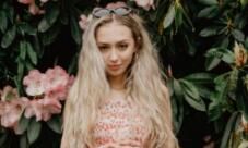 翩翩佳人，仙姿玉貌，我夸赞我的女友这样美丽动人的一番话！