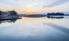通过激励向上的人生格言来提升个人的正能量:一系列让您振奋心灵、提升人生自信力与积极心态的动人句子