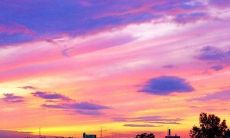 惊艳天空美丽至极:妙语连珠,尽情赞美蔚蓝天际之美!