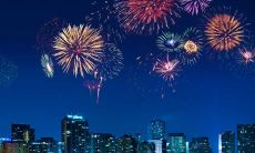 用形容词描绘缤纷绚烂、神秘迷人的烟花的标题