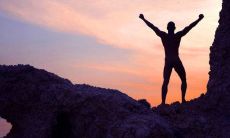 如何鼓舞自我，振奋精神，激励前行的励志座右铭