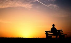 深情悼念过去时光的痛苦之言：带有忧郁情感的记忆句子