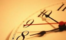 时间的奔流不息：时光飞逝的描述句子