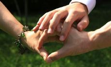 亲情之暖:探寻最温馨的短语,用于传达一家人的幸福共处