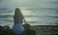 人生犹如一个圆形轨迹，终点即是起点，彰显着一种无尽循环的奥妙