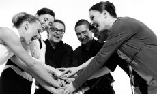 激励团队士气的精神口号:为了实现共同目标而团结合作,坚持付出努力并迎接挑战!