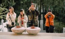 烧香拜佛祈求神灵庇佑的常用语句与祷告文，烧香拜佛怎么说以及常常祈求什么？