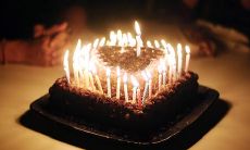 一些让你度过生日愉快的句子:享受生日当天的快乐和温馨,不断感到自己在日子里的季节变化,感受到周围爱与关怀的祝福,展现自己热爱生活的激情与活力,享受生日这个独特的日子,尽情地庆祝自己的生命