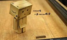 如同深刻划痕般的痛苦，使人忍不住倒抽一口气，无法呼吸的描述人心痛的句子