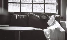 无法安眠的煎熬：虽很困却被痛苦的内心所折磨