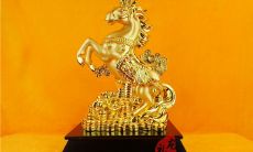 用于祝福成功和繁荣的长篇吉祥话：希望你的未来充满坚定的步伐、灿烂的机遇和飞速的发展，每一天都是一个奇妙的礼物，每一步都是一个前往胜利的里程碑，愿你的前程似锦，瑰丽多彩！