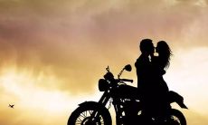 沉淀过人生情感的经历，点缀出令人感悟的爱情句子，回首岁月无怨无悔的潇洒姿态