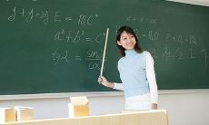 一些关于老师的优美描写句子,颂扬教育事业中传承的知识,激励学生向高峰迈进的动人描述