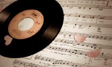 潮流大势所趋，2022年最火朋友圈文案合集：全方位覆盖新年祝福、感恩家人、表达情感、引发共鸣、点燃梦想，让你在社交媒体中展现魅力