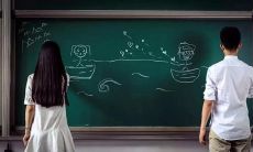 如何用幽默的语句哄开心拥抱你刚刚回来的情人?
