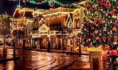 圣诞手抄报的内容:包括圣诞节起源、圣诞传统、圣诞食物、圣诞音乐和圣诞礼物等。英文和翻译:The content of Christmas poster: including the origin of Christmas, Christmas traditions, Christmas food, Christmas music, and Christmas gifts.