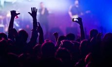 在听到美妙的旋律和动人的歌词之后，会让你感到心旷神怡、沉浸在音乐世界中的那些美妙的话语和句子