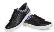 探究鞋服广告词的创造之道：如何运用巧妙的营销手段和精准的受众定位，打造出跨越时空的经典文案，让消费者爱不释手，品牌口碑声誉大噪？